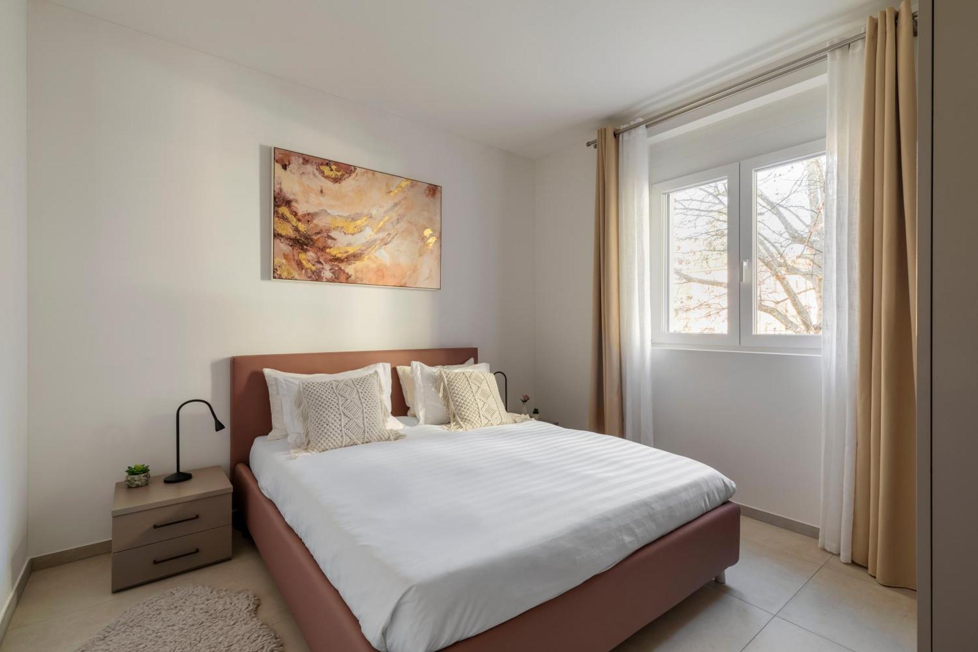 Regalia Suites - Free Parking Lugano Ngoại thất bức ảnh